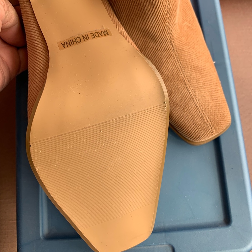 Tan boot - Picture 3 of 3